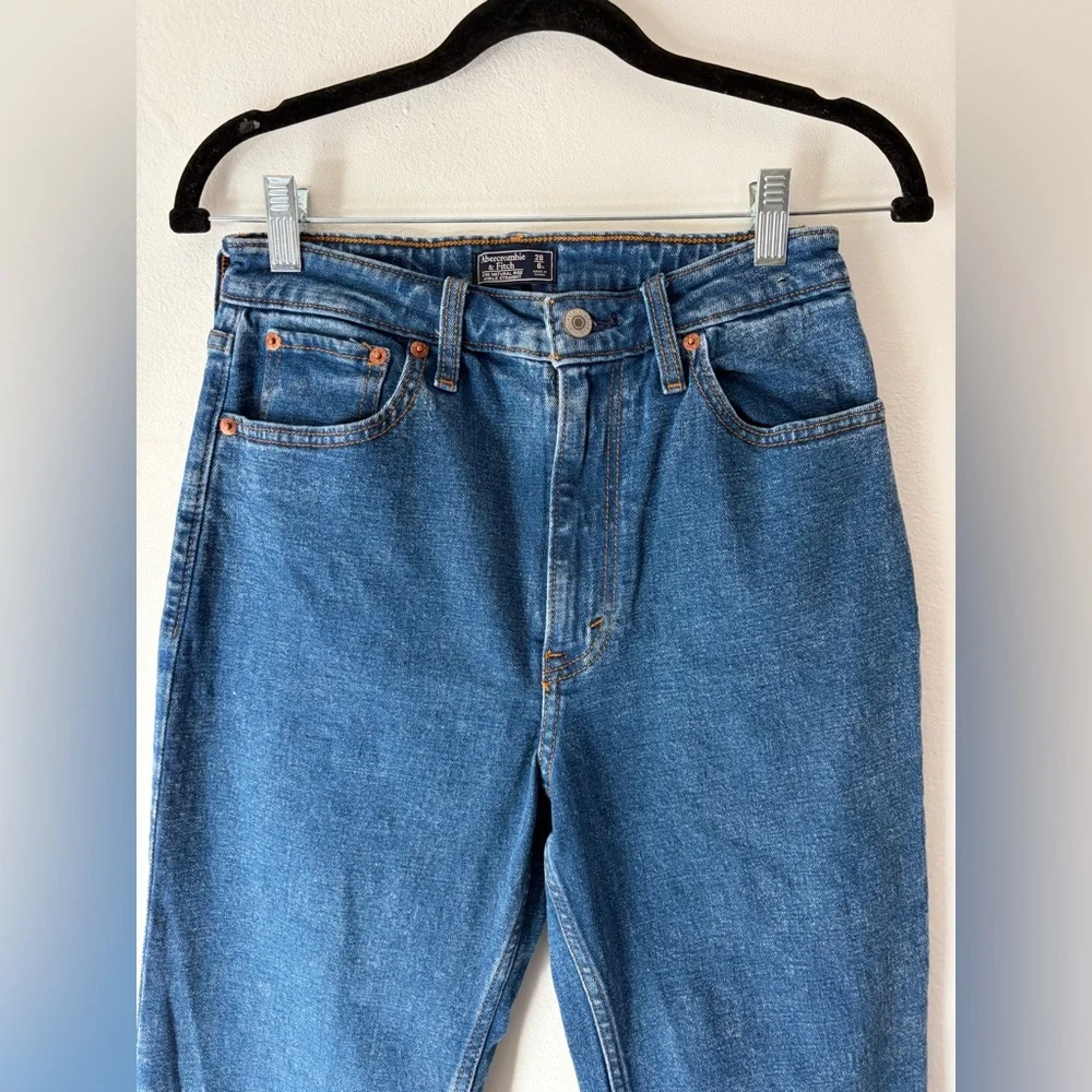 Abercrombie & Fitch Zoe Natural Rise Ankle Straight Medium Wash Jeans Size 28/6R - Picture 3 of 9
